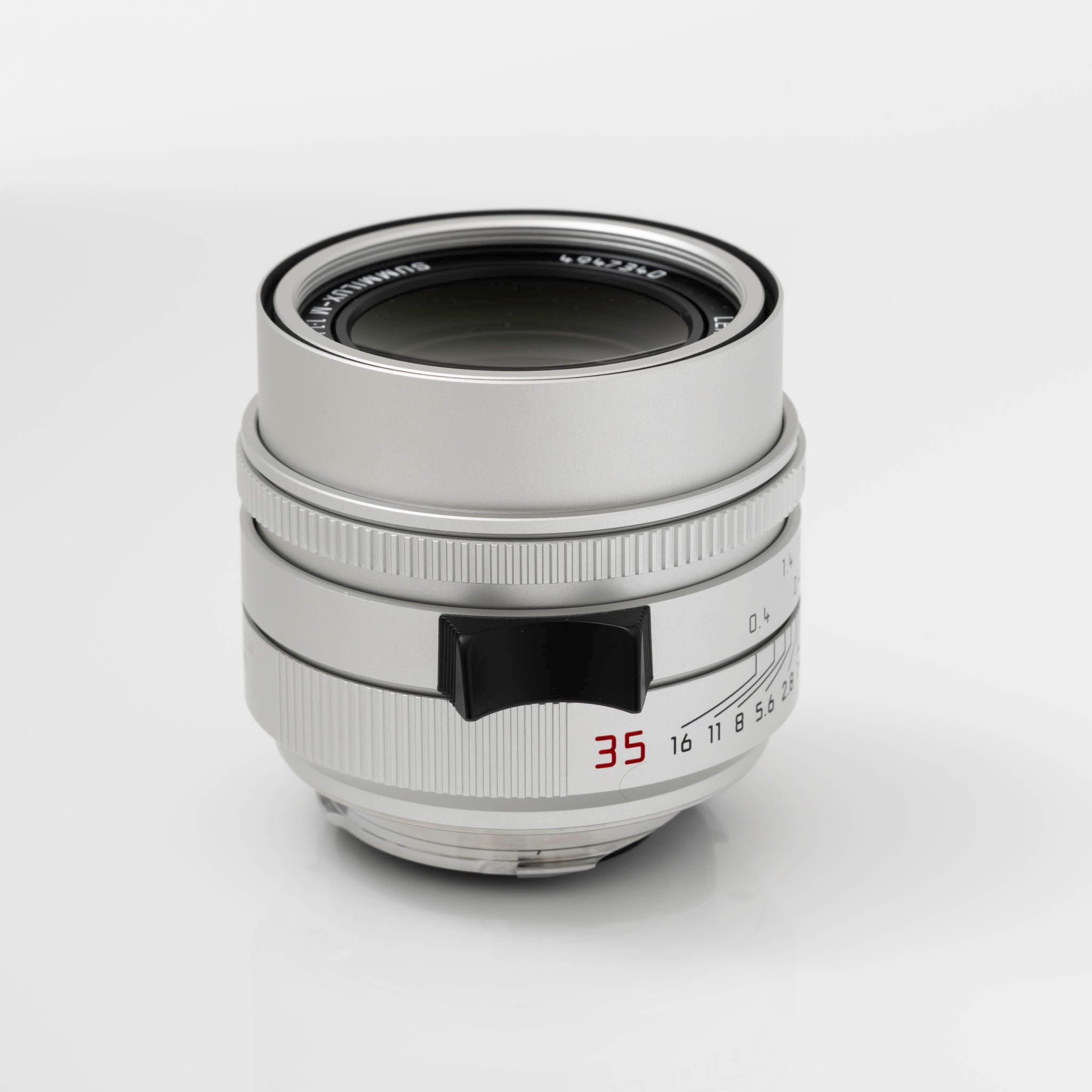 Leica Summilux-M 35mm f/1.4 ASPH Lens (Silver, 2022 Model) | MFR #11727