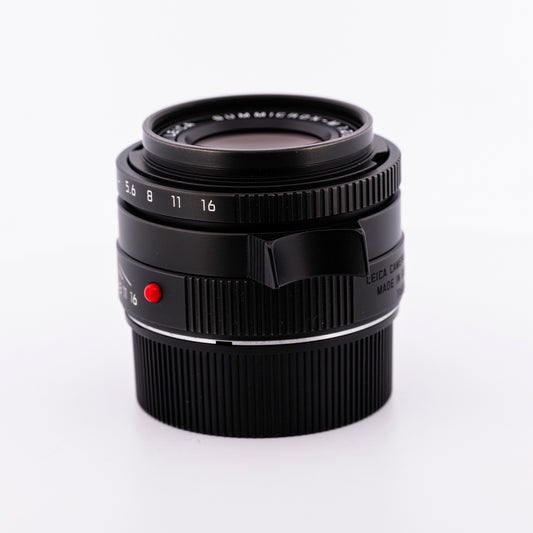 Leica Summicron-M 35mm f/2 ASPH. Lens (Black-Chrome Edition) #11689 (Pre-Owned)