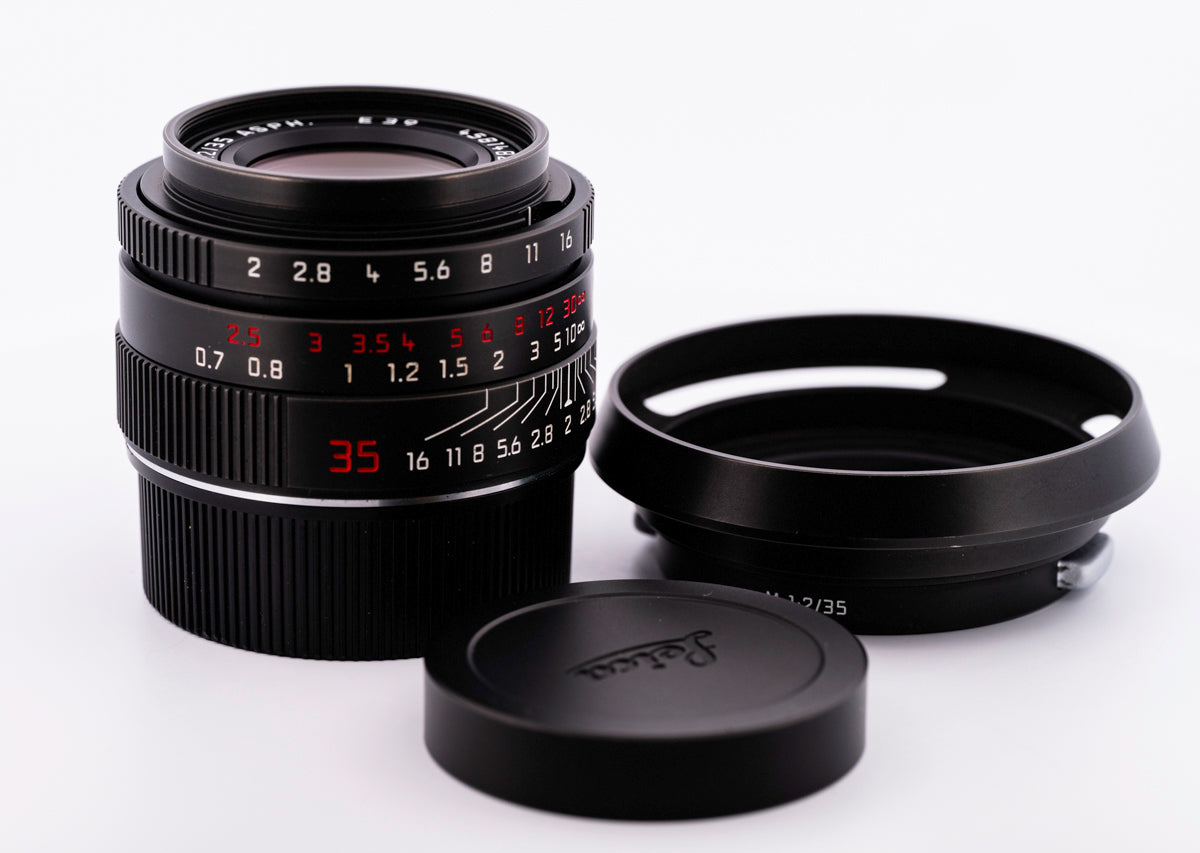 Leica Summicron-M 35mm f/2 ASPH. Lens (Black-Chrome Edition) #11689 (Pre-Owned)